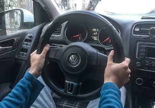 汽车方向盘打多少 汽车方向盘打多少