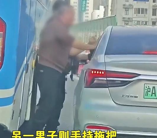 大巴比小汽车慢多少