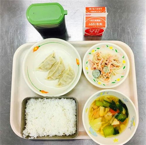 日本部分学校午餐减少供应米饭(日本部分学校午餐减少供应米饭,背后的原因与影响分析) 日本部分学校午餐减少供应米饭(日本部分学校午餐减少供应米饭,背后的原因与影响分析)
