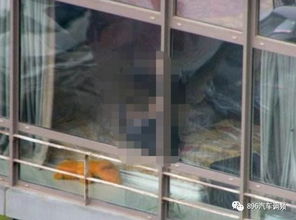 男子在家一丝不挂 邻居拍照发业主群