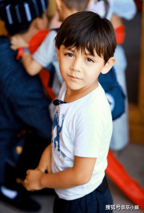 刘烨16岁儿子诺一身高1米8颜值超高