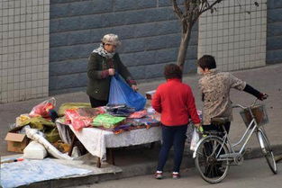 大学生返乡摆摊 陌生阿姨送来热面